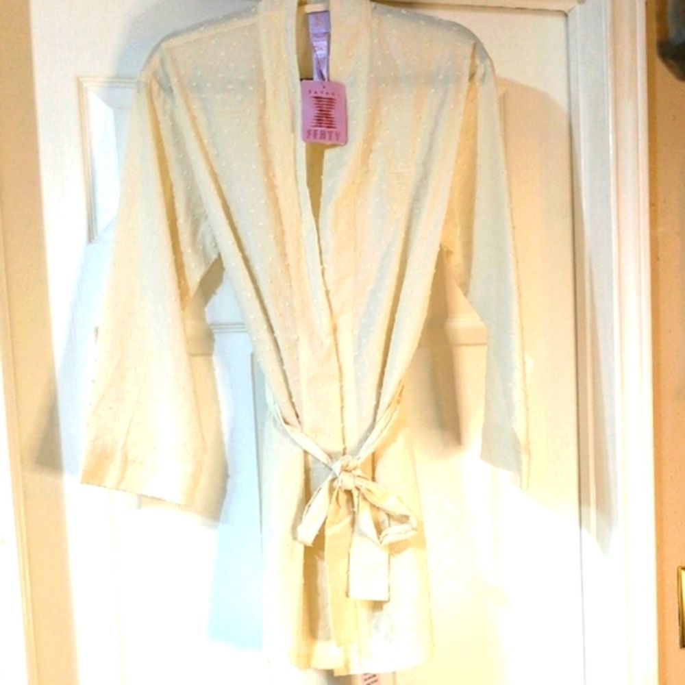 Cream Robe by Savage X Fenty Beauty size xs -s. Pockets. Final Price Drop.